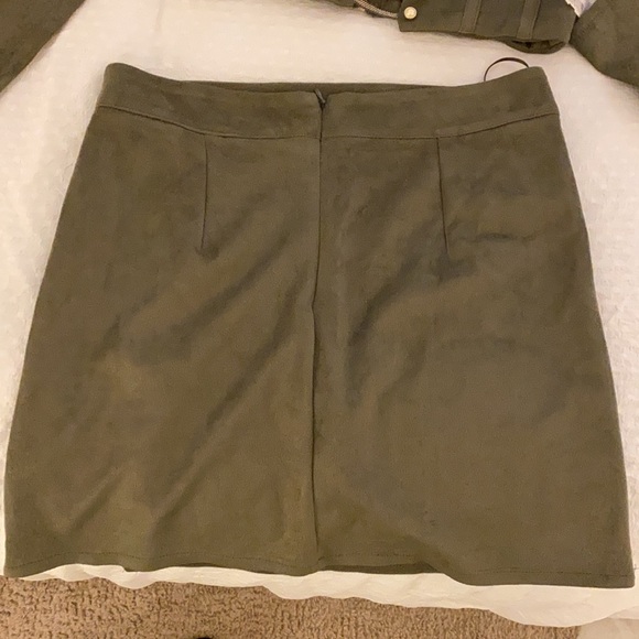 BRAND NEW never worn- 2 piece set. - Picture 3 of 7